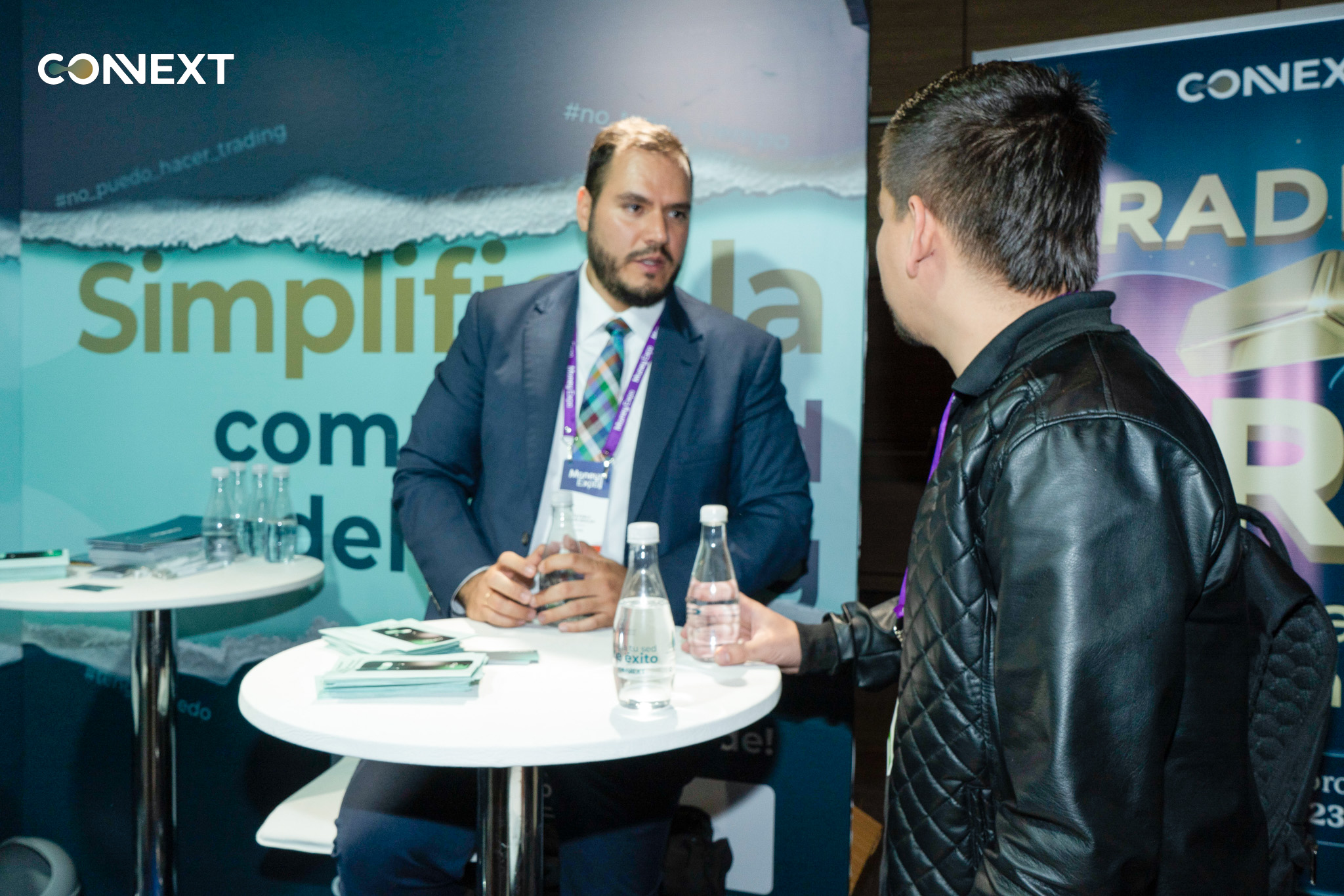 Các chuyên gia của Connext tại booth 50